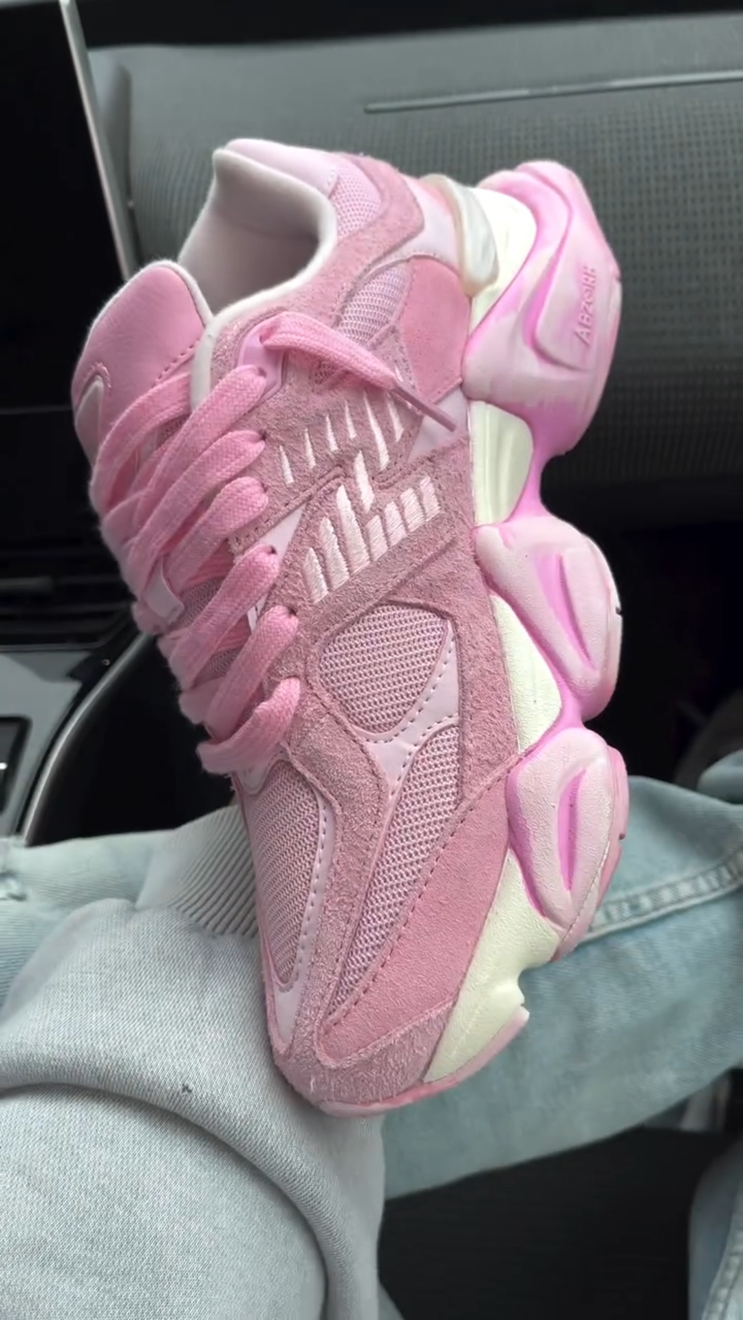 Légáteresztő velúr sportcipők