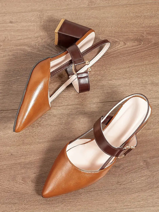 🔥 Napi 49% kedvezménnyel - Stílusos és sokoldalú magassarkú csizma vaskos sarokkal, hegyes orrral, kényelmes bebújós kialakítással és nyitott háttal