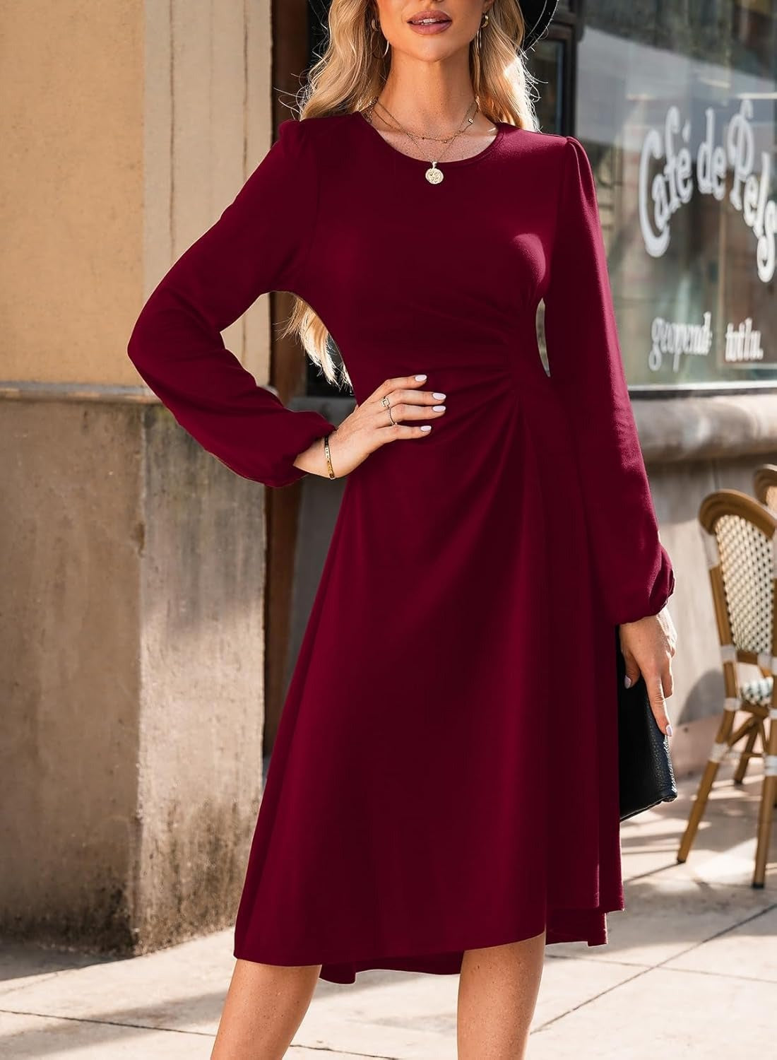 Őszi-téli női ruha hosszú ujjal, keskeny hasítékkal