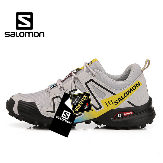 A Salomon® túracipők vízálló és lélegző anyagból készültek.